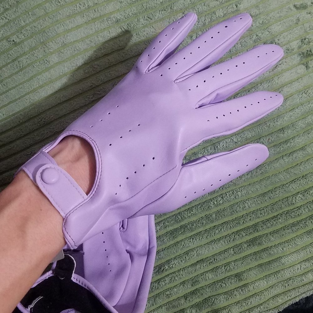 NWT FAUX LEATHER LIGHT PURPLE LILAC GLOVES